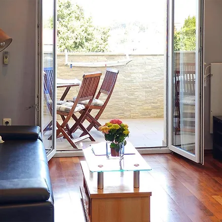 Amazing In With Kitchen Apartment *