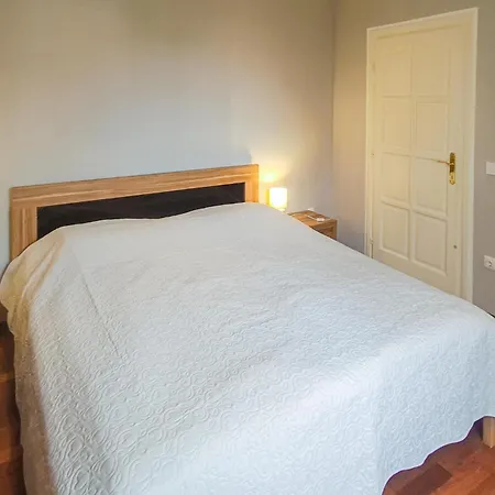 1 Bedroom Awesome Apartment In Rovinj *