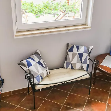 1 Bedroom Awesome Apartment In Rovinj Lejlighed